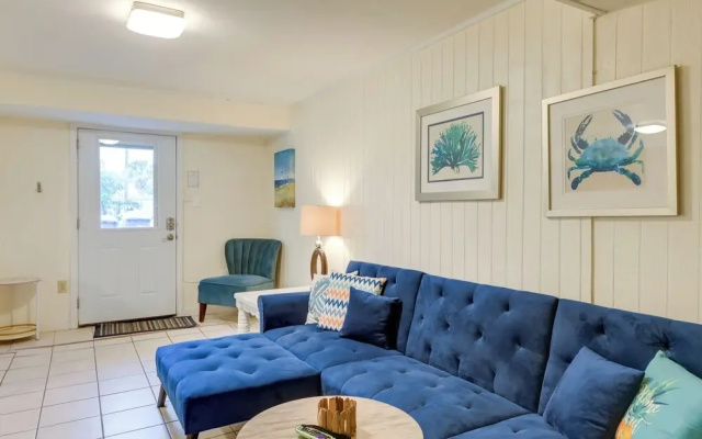 2 Blocks to Bay: Cabana Breeze' Rockport Rental!