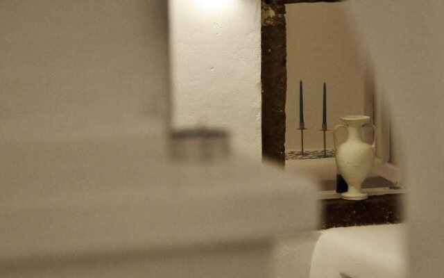 Fira White Residence