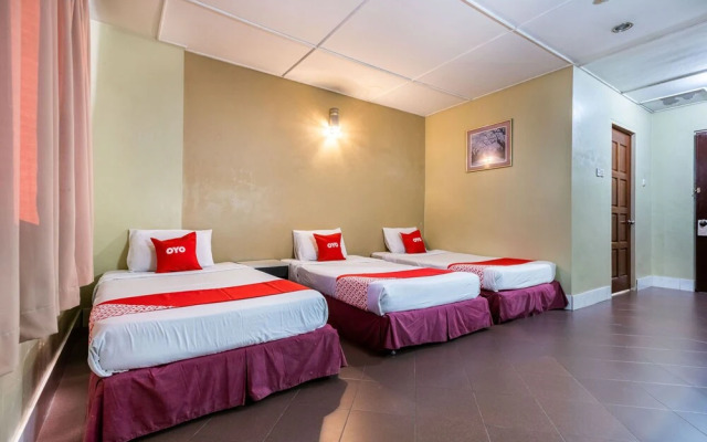 OYO 89997 Kurnia Hotel