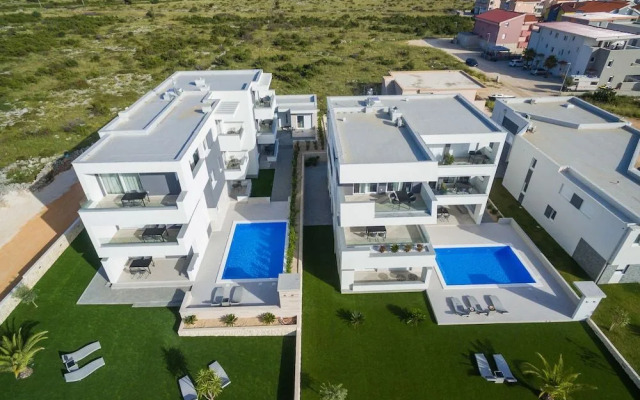 Apartments & Rooms Pool Villas Maris