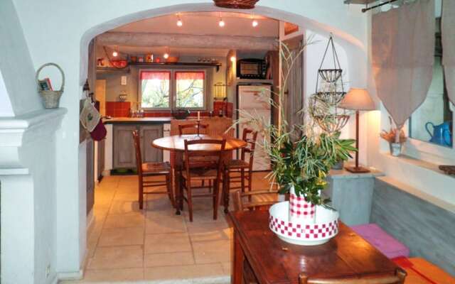 Apartment With 2 Bedrooms in Oppède, With Wonderful Mountain View, Poo
