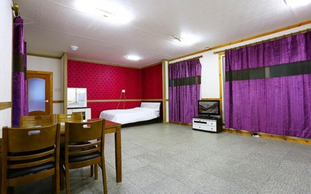 Pyeongchang Eomeonipumsok Maeul Pension