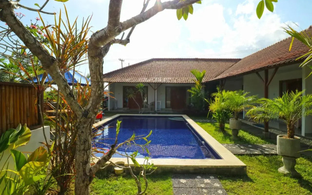 Pererenan Nengah Guest House by ZUZU