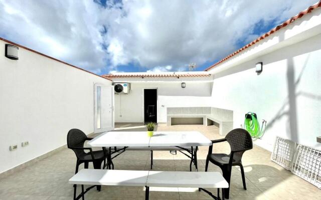 Two-Bedroom House 5, FreeWifi, AC, BBQ, Mountain View