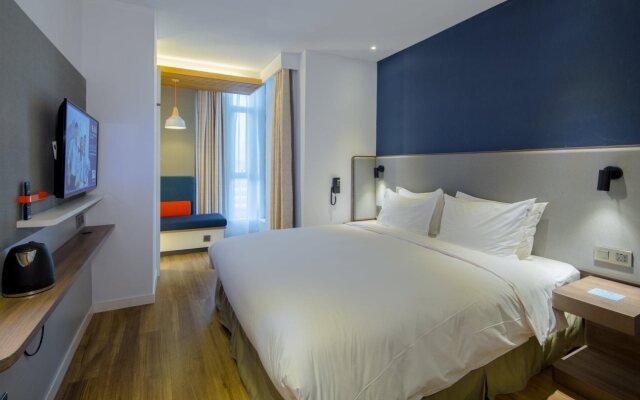 Holiday Inn Express Haining City Center