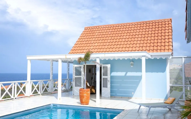 Ocean Whisper Villa in Sint Willibrordus