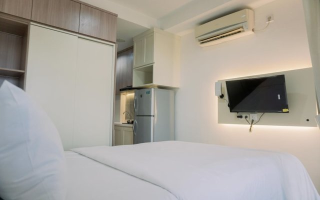 Homey And Cozy Stay Studio Belmont Residence Puri Apartement
