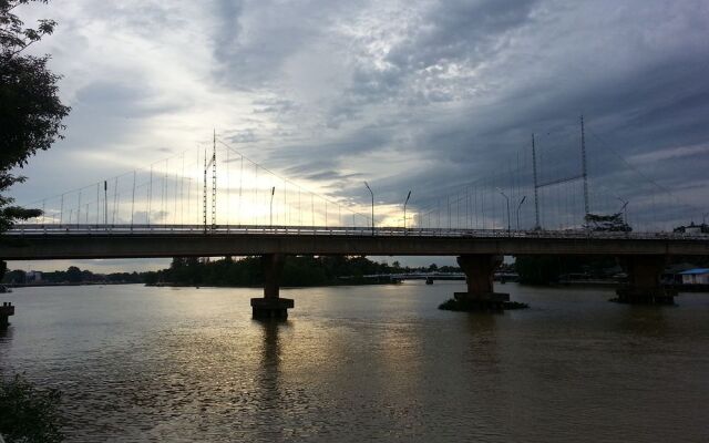 Seaview Riverside.