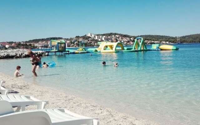 A3 90m2 apt W.shared Pool & Balcony,next to Beach
