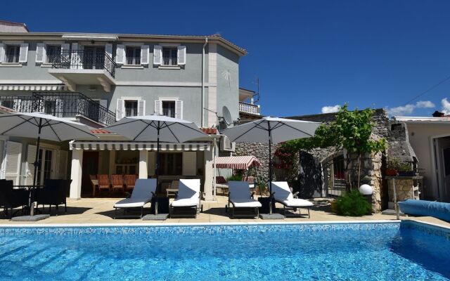 Cozy Apartment in Novi Vinodolski With a Swimming Pool