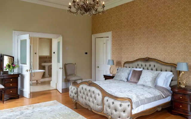 Moorlands Manor