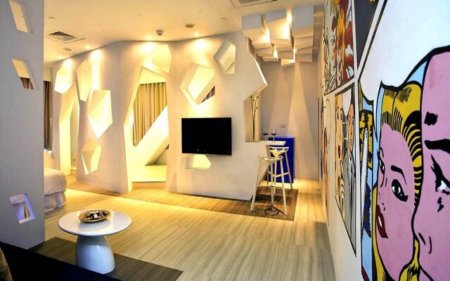 85 Sky Hostel