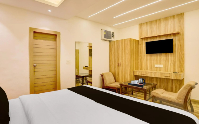 OYO 16736 Hotel Hm Crystal