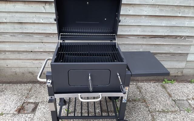 Holiday home in Dalfsen with terrace and garden with barbecue