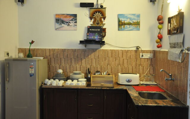 Reds Residency - Homestay