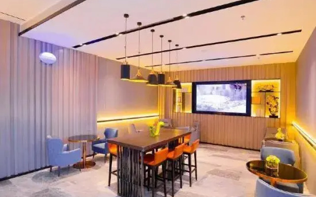 Yishang Hotel (Hechi Yizhou Municipal Center Plaza Branch)