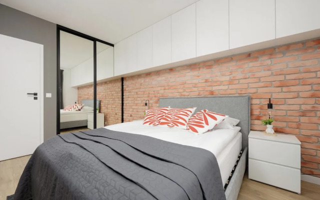 Green Apartment with Parking by Renters
