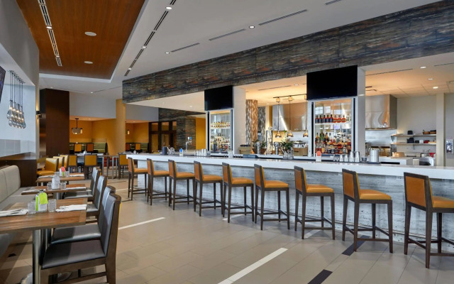 Calgary Airport Marriott In-Terminal Hotel