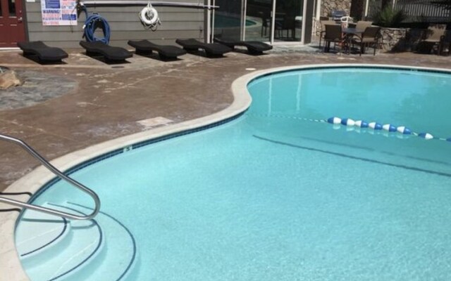 Chamonix - Year-round Fun w/ Shared Pool!