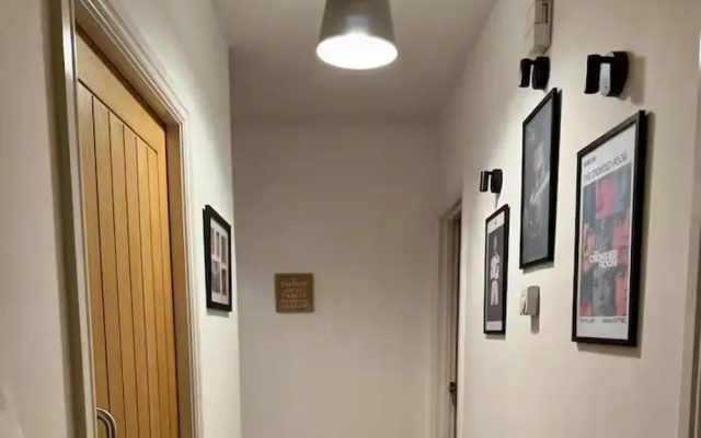 1 Bed Flat - Sleeps 2 - Parking - Wifi