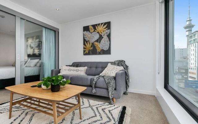 Beautifully Modern Brand New Central Apartment