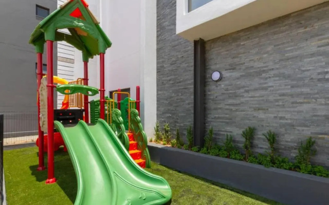 Alimama Spaces: The Manson's 8 On New