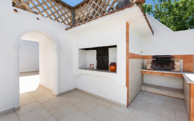 2957 Casa Uccio by Barbarhouse