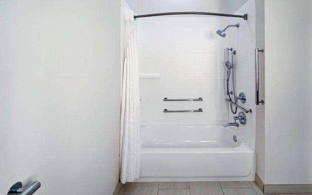 Holiday Inn Express & Suites West by IHG