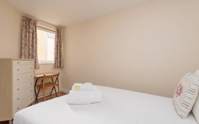 Central 2 Bedroom Apt W Parking Close To Royal Mile