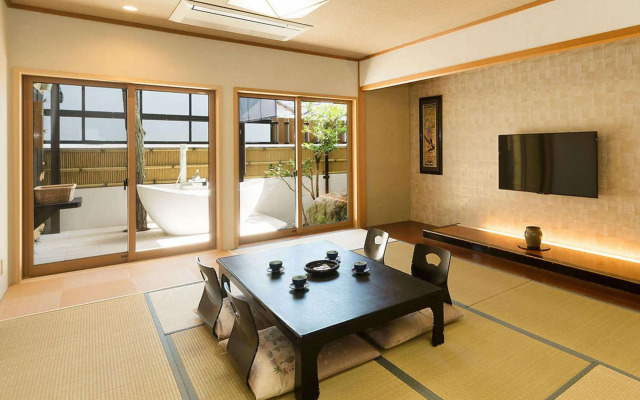 Yuraku Hotel