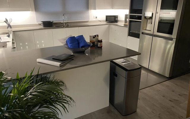 Remarkable 4-bed House in St Minver, Rock