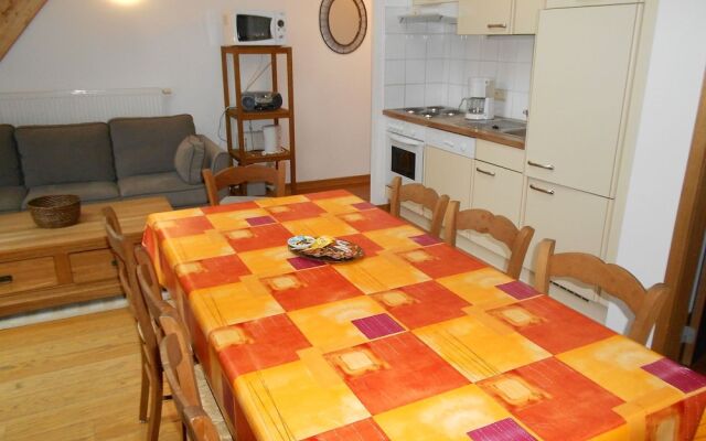 Comfortable Holiday Home near Forest in Macon