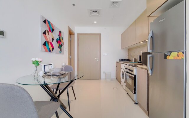 GreenFuture - Incredible Cityscape View From This Sleek Studio