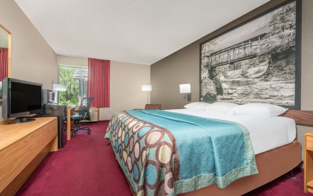 Super 8 Menomonie WI