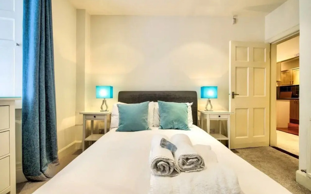 Quiet New Town Apartment