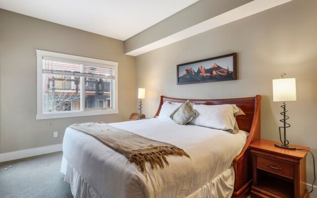 Exquisite 2BR/2BTH Luxury Condo with Mountain View