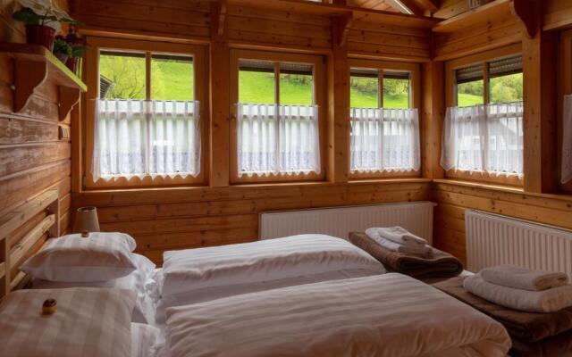 Four Seasons Lodge