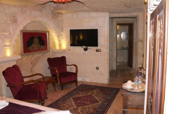 Solo Cave Suites
