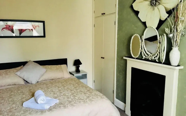 Bentons Guest House
