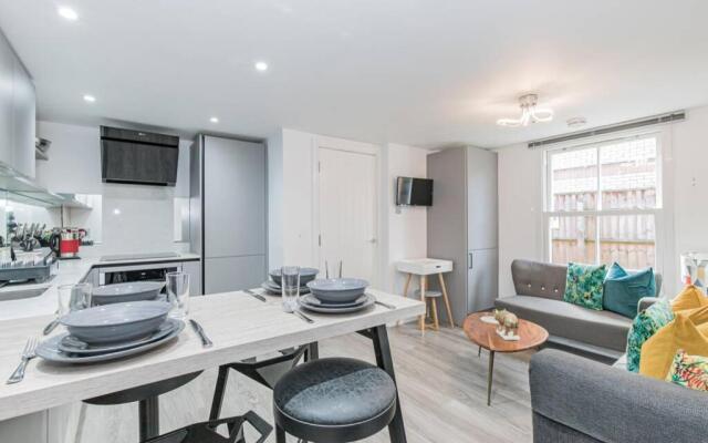 Oxford City Centre apartment with parking!