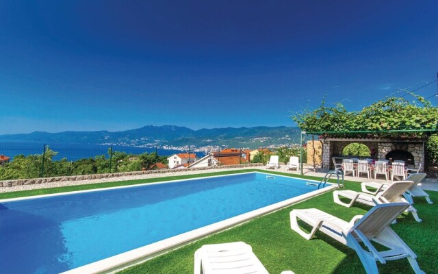 Beautiful Home in Rijeka With Wifi and 5 Bedrooms