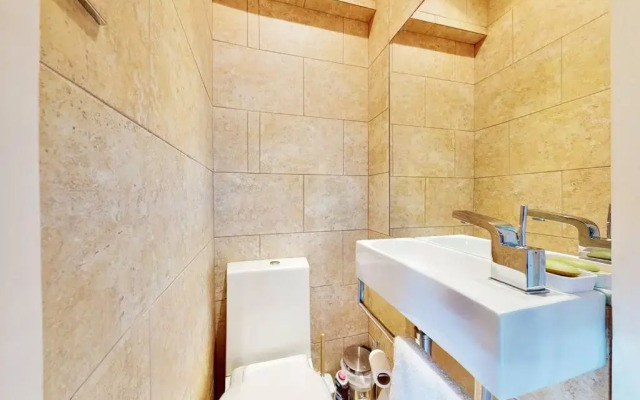 Spacious 2bed flat 7min walk from the tube station