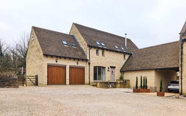 The Bourton-on-the-water Place - Lovely 5bdr House With Parking + Garden