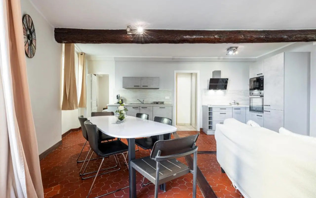 Large 3 Bdr Old Town - AC