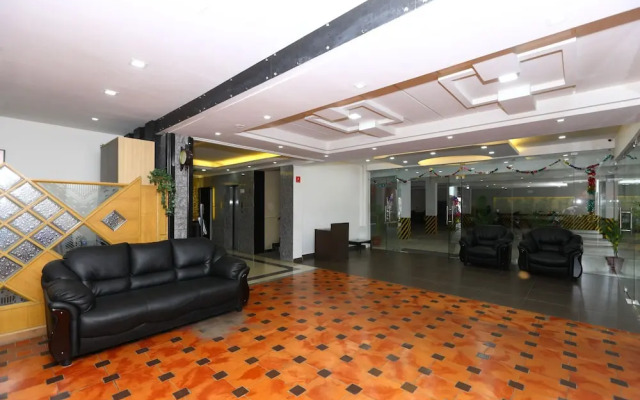 OYO 5319 Hotel Navaratna