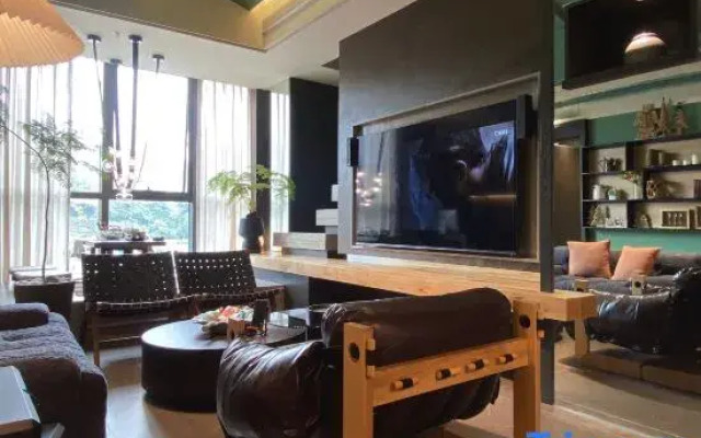 V Cafe Hotel