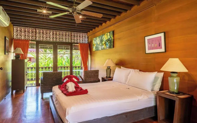 Tropical Beachside 4 bedroom Villa KBR23