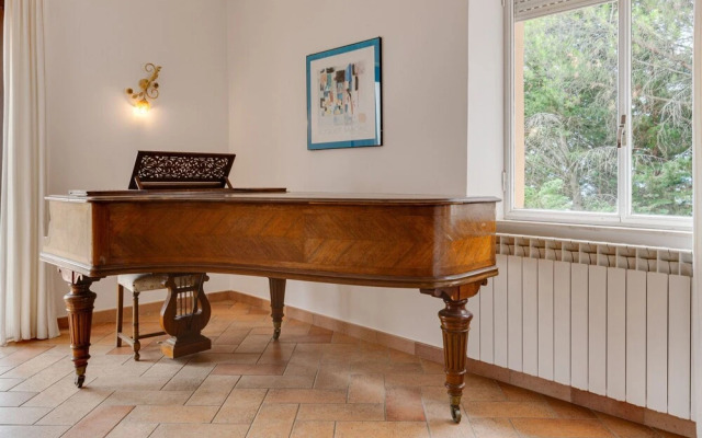 Inviting Farmhouse In San Venanzo With Garden