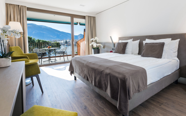 Hotel & LOUNGE LAGO MAGGIORE
