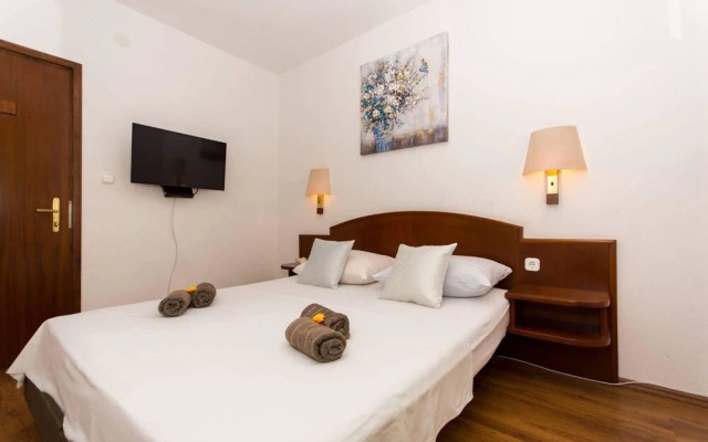 Sandra - Quiet & Close to the Beach - A3